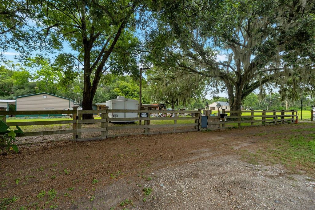 Image 41 of property listing at 2102 OLD POLK CITY ROAD, Lakeland, FL 33809