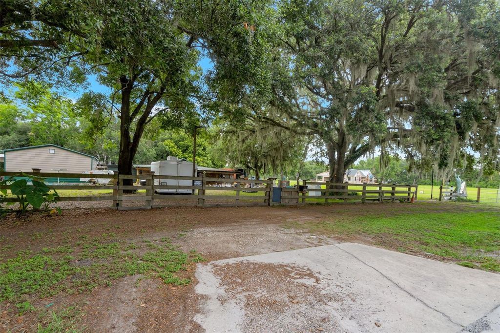 Image 42 of property listing at 2102 OLD POLK CITY ROAD, Lakeland, FL 33809