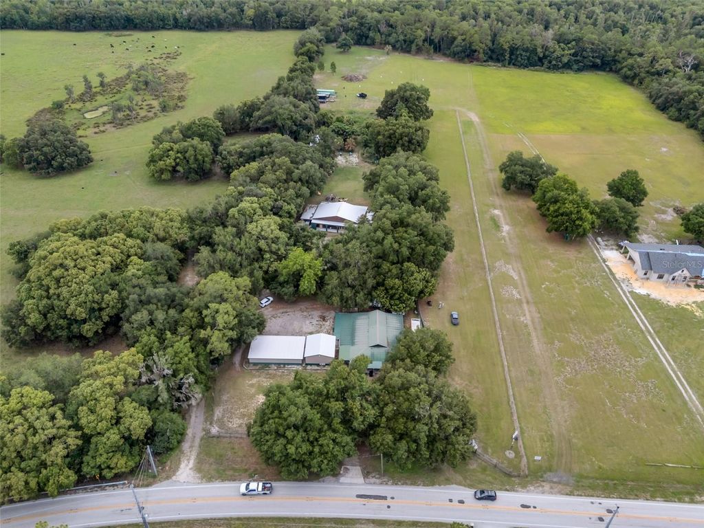 Image 44 of property listing at 2102 OLD POLK CITY ROAD, Lakeland, FL 33809