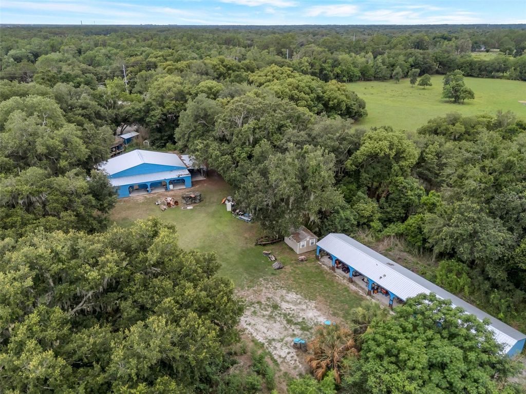 Image 47 of property listing at 2102 OLD POLK CITY ROAD, Lakeland, FL 33809
