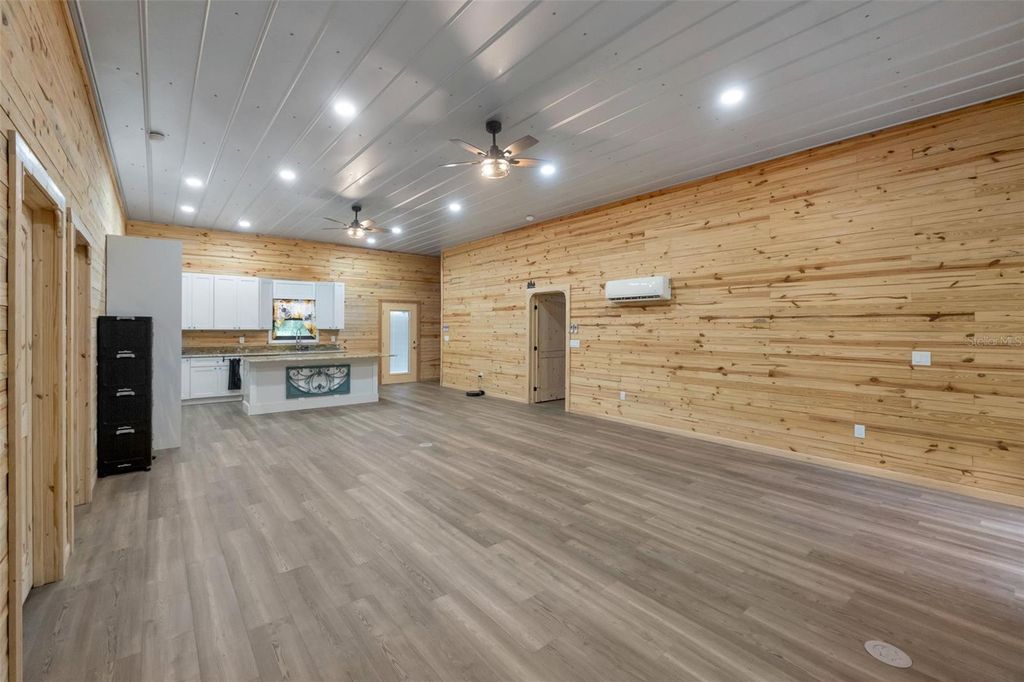 Image 8 of property listing at 2102 OLD POLK CITY ROAD, Lakeland, FL 33809