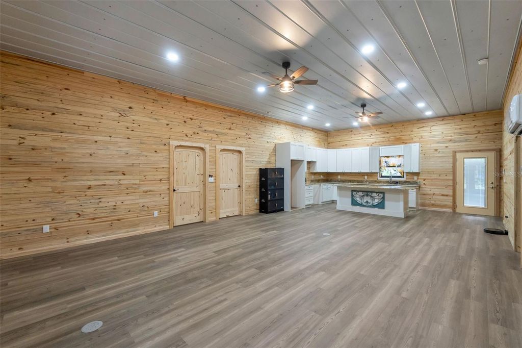 Image 9 of property listing at 2102 OLD POLK CITY ROAD, Lakeland, FL 33809
