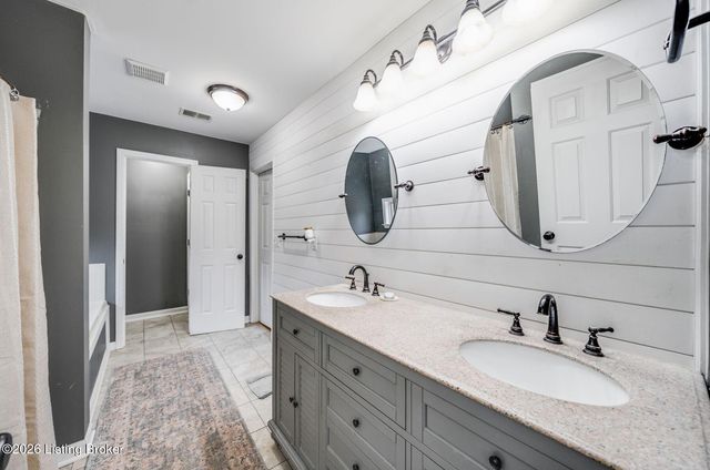 1939 Lakewood Dr, Elizabethtown, KY 42701