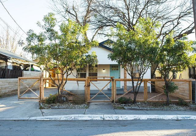 1046 Lombrano St, San Antonio, TX 78207