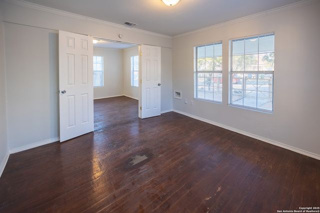 1046 Lombrano St, San Antonio, TX 78207