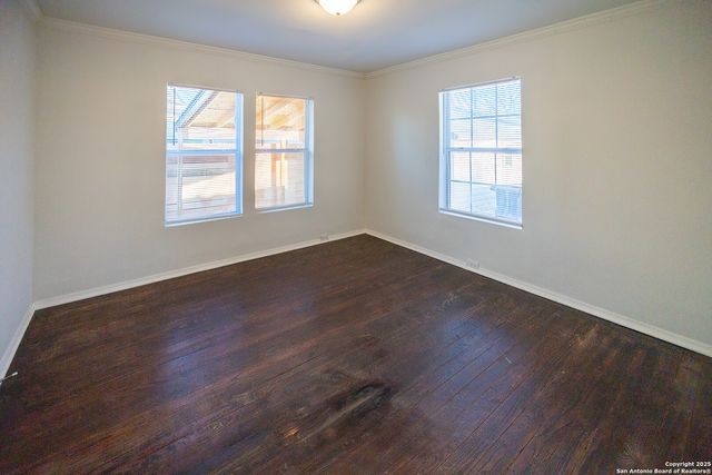1046 Lombrano St, San Antonio, TX 78207