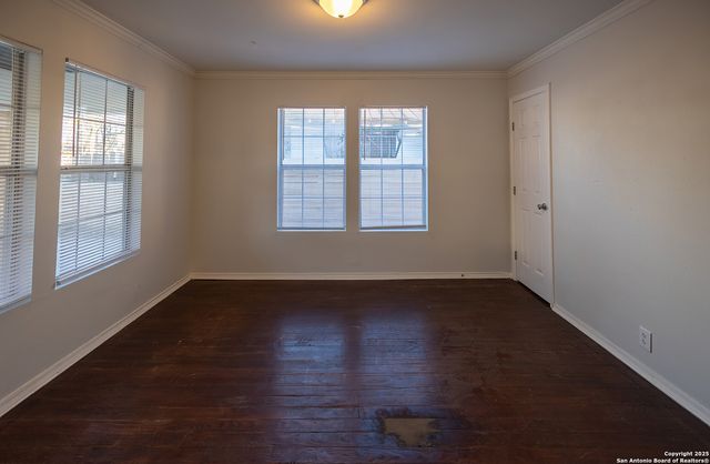 1046 Lombrano St, San Antonio, TX 78207