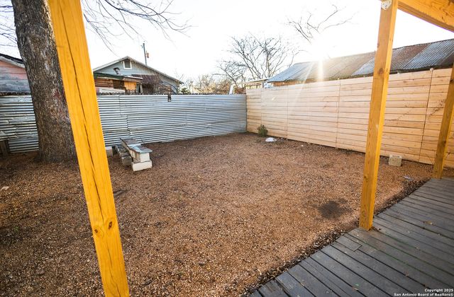 1046 Lombrano St, San Antonio, TX 78207