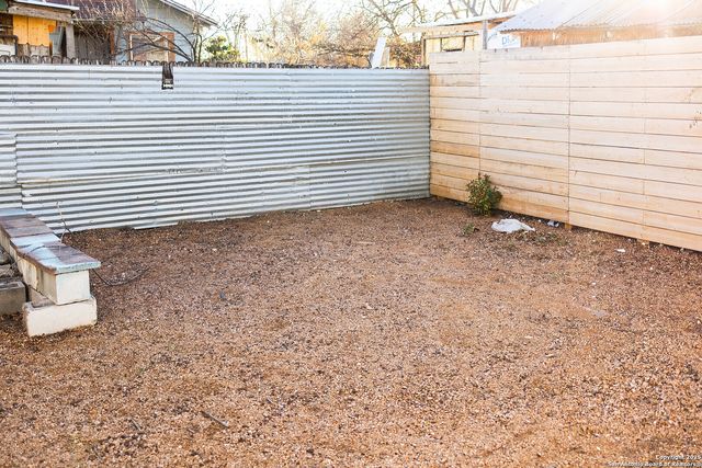 1046 Lombrano St, San Antonio, TX 78207