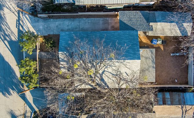 1046 Lombrano St, San Antonio, TX 78207