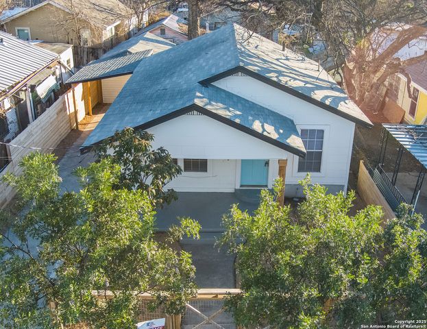 1046 Lombrano St, San Antonio, TX 78207