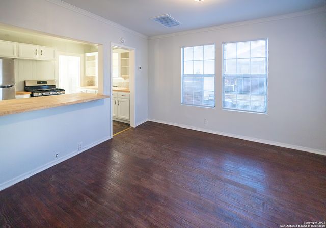 1046 Lombrano St, San Antonio, TX 78207