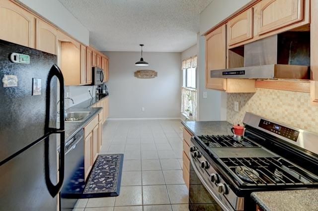 5225 NW 82nd Terrace, Kansas City, MO 64151
