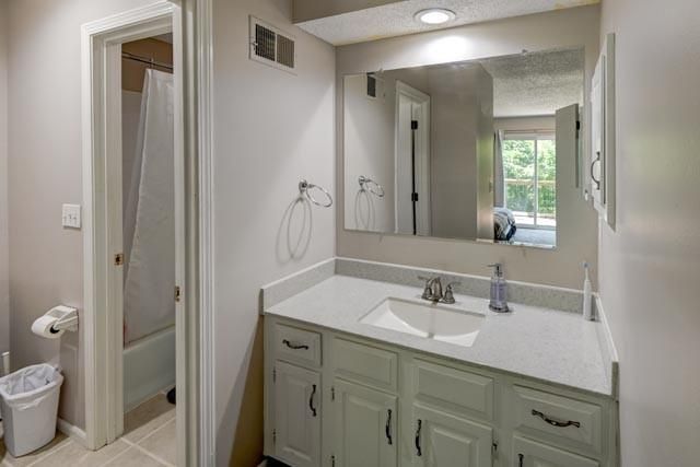 5225 NW 82nd Terrace, Kansas City, MO 64151