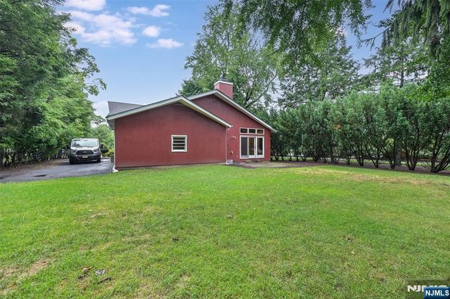 135 Elmwood Avenue, Ho-ho-kus, NJ 07423
