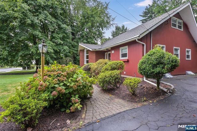 135 Elmwood Avenue, Ho-ho-kus, NJ 07423