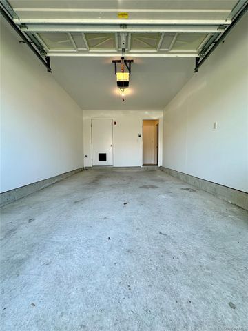 1403 Pebble Beach Path, Riverhead, NY 11901