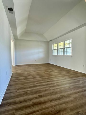 1403 Pebble Beach Path, Riverhead, NY 11901