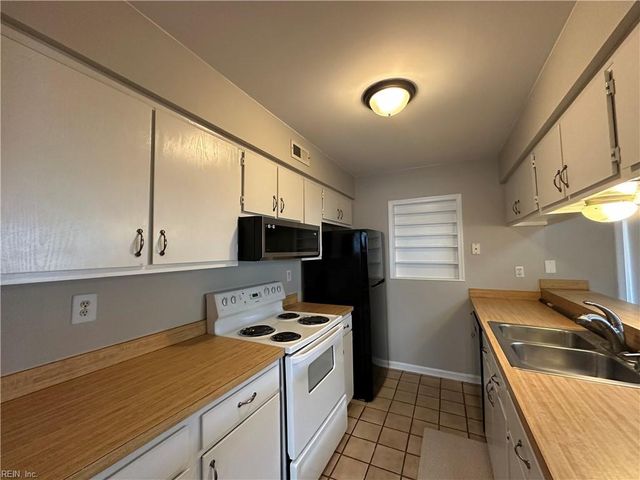 4809 Cliffony DR, Virginia Beach, VA 23464