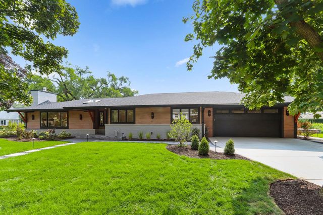 1600 Evergreen LANE, Lake Geneva, WI 53147