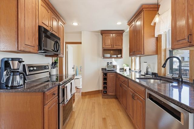 16 Orchard Ave, Wakefield, MA 01880