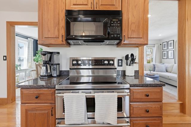 16 Orchard Ave, Wakefield, MA 01880