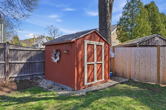 16 Orchard Ave, Wakefield, MA 01880