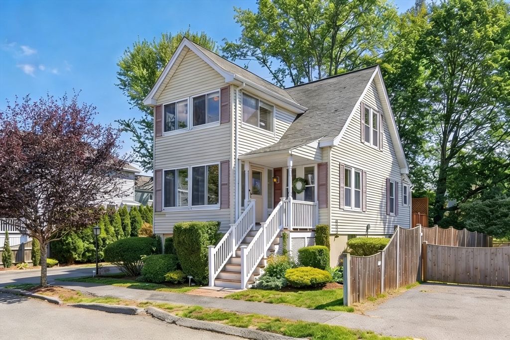 16 Orchard Ave, Wakefield, MA 01880