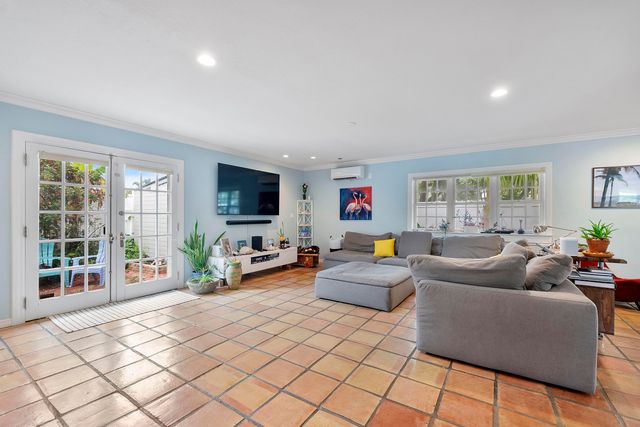 2501 NE 26th Terrace, Fort Lauderdale, FL 33305