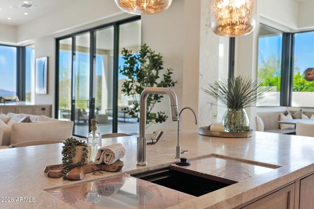 12926 E CORRINE Drive, Scottsdale, AZ 85259