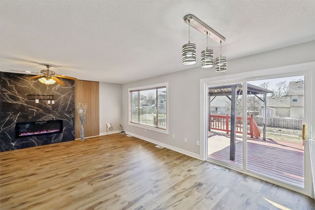 5928 NW 50th Street, Johnston, IA 50131