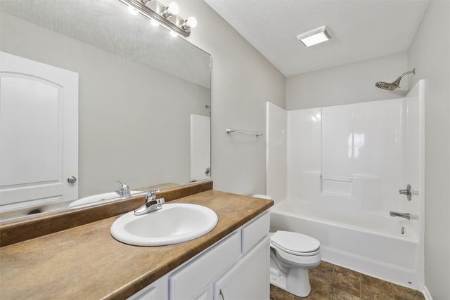 5928 NW 50th Street, Johnston, IA 50131