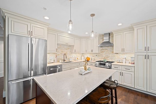 6 Audubon Way, Canton, MA 02021