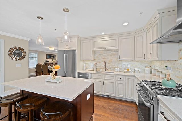 6 Audubon Way, Canton, MA 02021