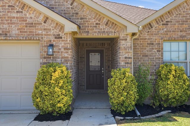 780 Countryside Drive, Aubrey, TX 76227