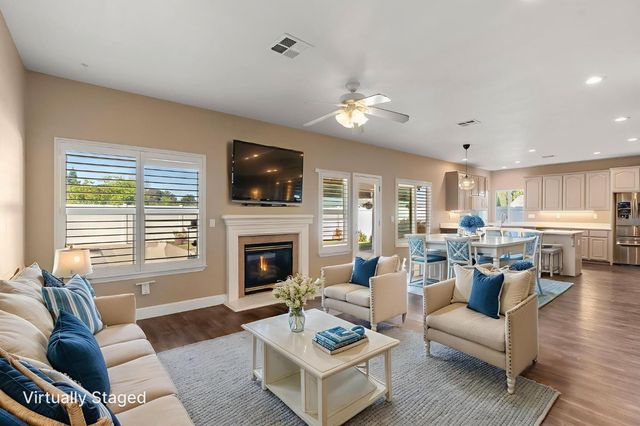 748 Valley View Dr, Oakdale, CA 95361