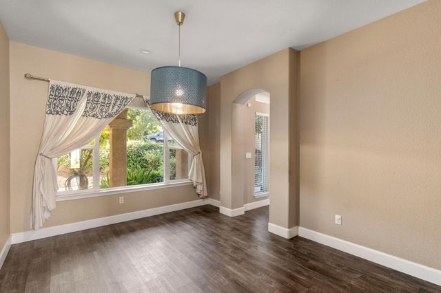 748 Valley View Dr, Oakdale, CA 95361