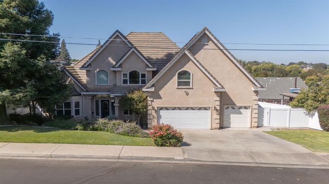 748 Valley View Dr, Oakdale, CA 95361