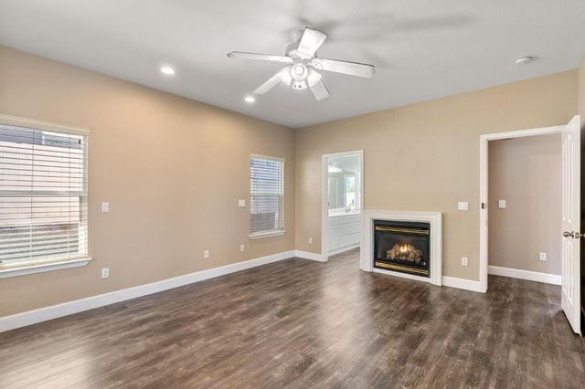 748 Valley View Dr, Oakdale, CA 95361