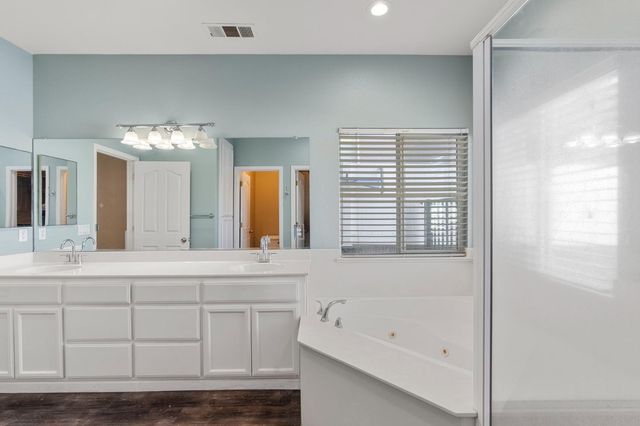 748 Valley View Dr, Oakdale, CA 95361