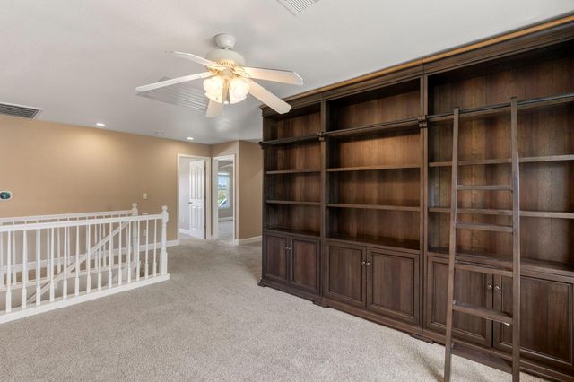 748 Valley View Dr, Oakdale, CA 95361