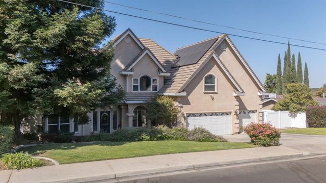 748 Valley View Dr, Oakdale, CA 95361