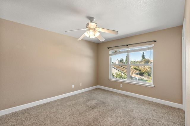 748 Valley View Dr, Oakdale, CA 95361