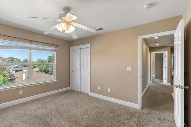 748 Valley View Dr, Oakdale, CA 95361