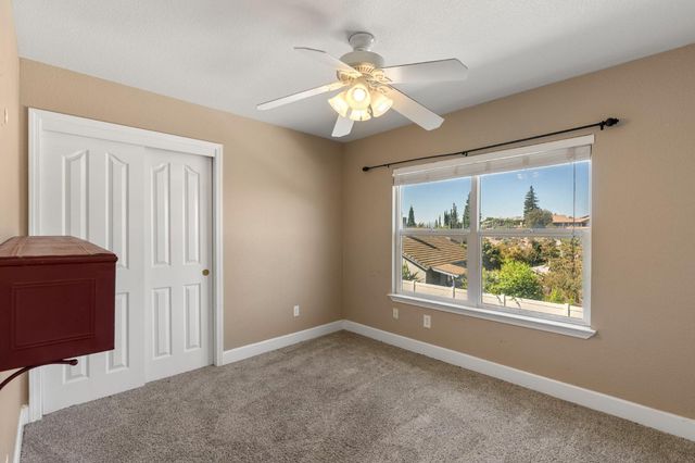 748 Valley View Dr, Oakdale, CA 95361