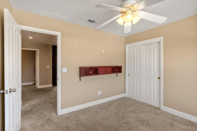 748 Valley View Dr, Oakdale, CA 95361