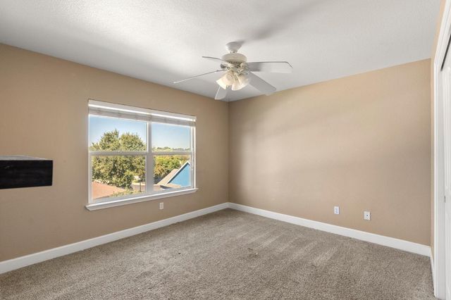 748 Valley View Dr, Oakdale, CA 95361