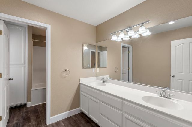 748 Valley View Dr, Oakdale, CA 95361