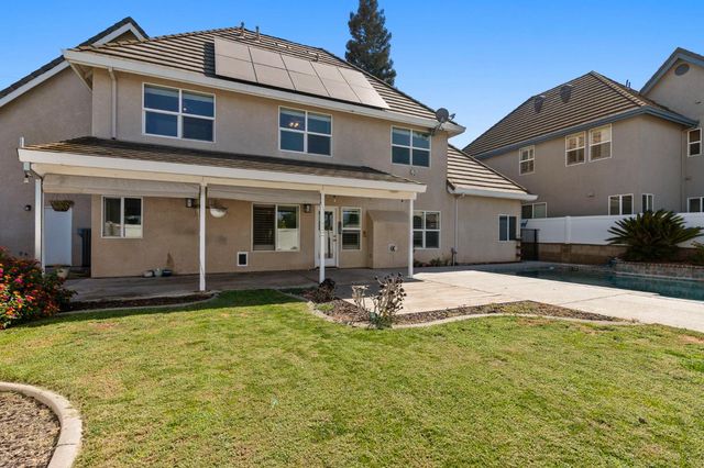 748 Valley View Dr, Oakdale, CA 95361