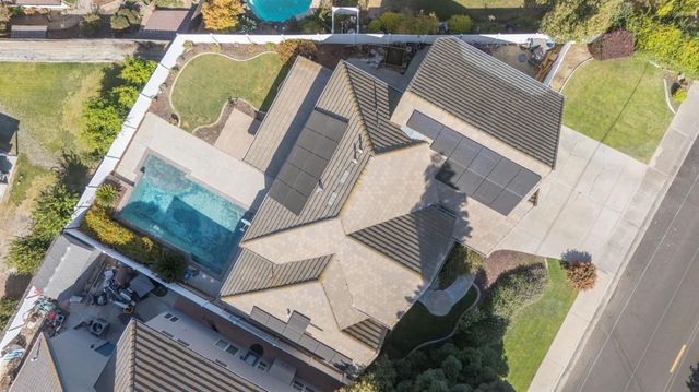 748 Valley View Dr, Oakdale, CA 95361